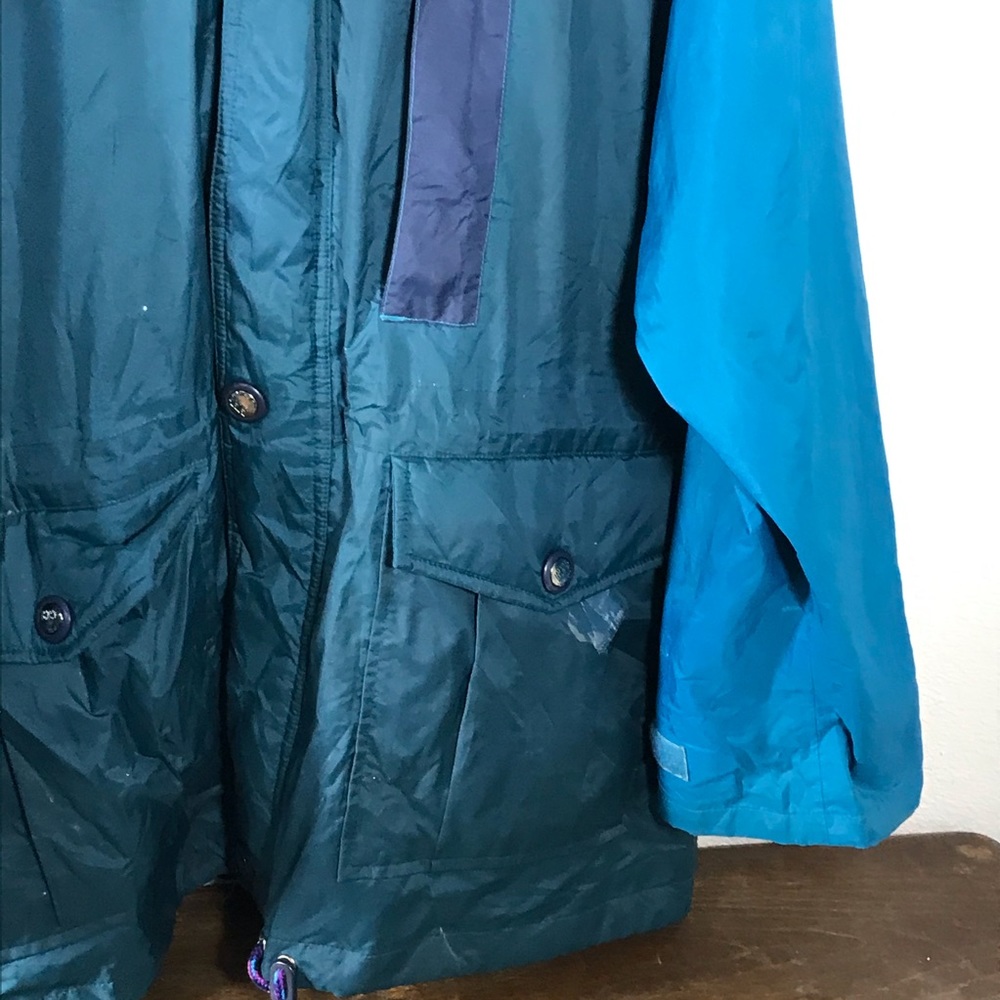 Helly Hansen Vented Windbreaker Jacket Size Large - image 2